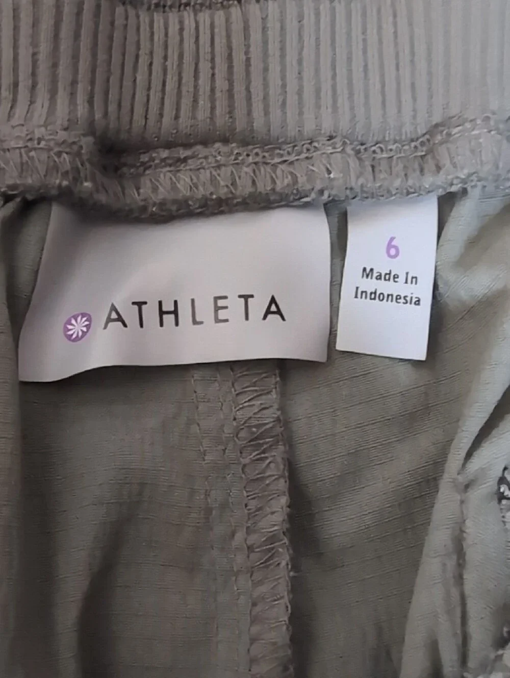 Athleta Trekki Shorts - Picture 2 of 6